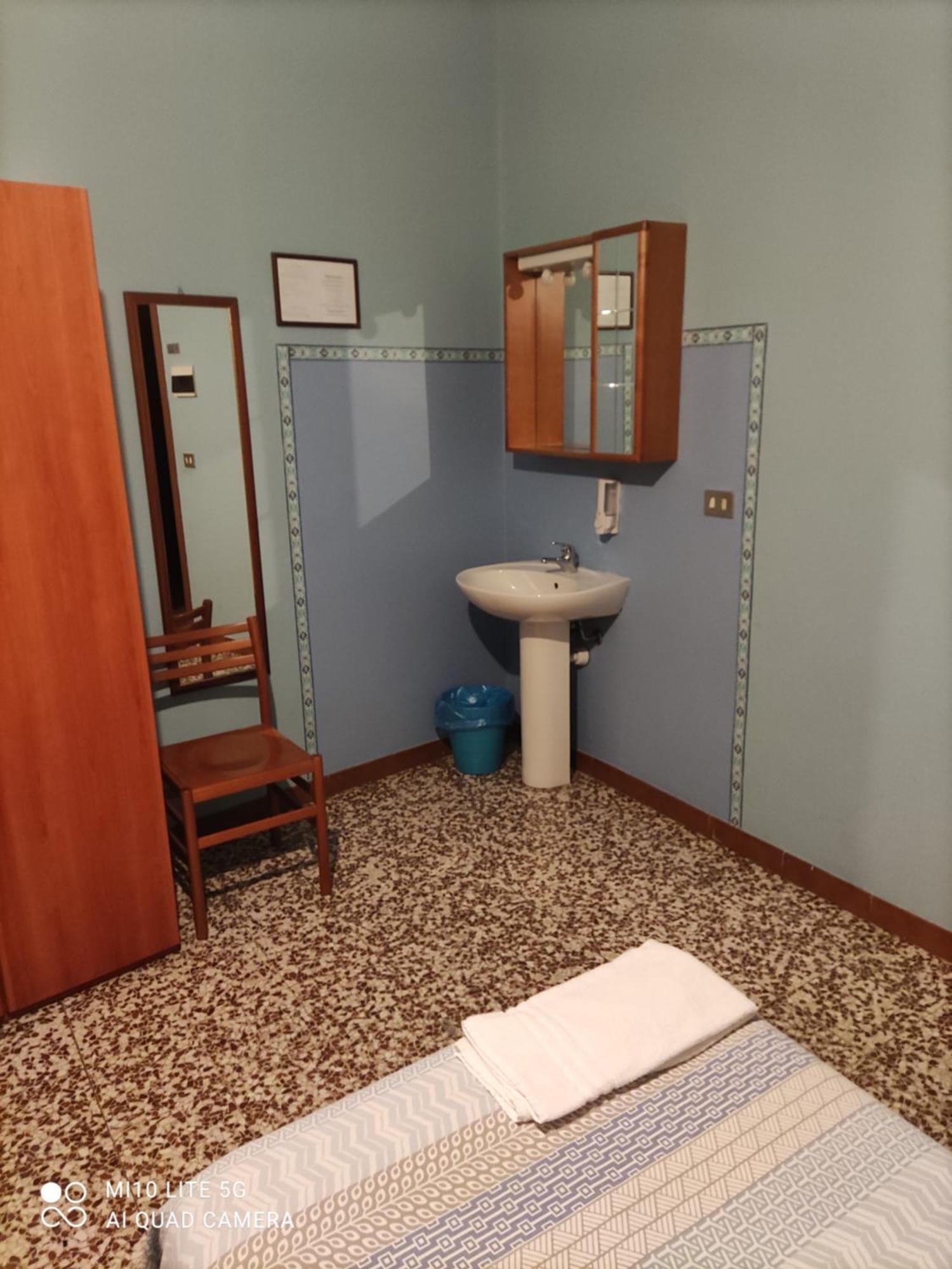 Hostal D'Annunzio House Cesano Boscone Exterior photo
