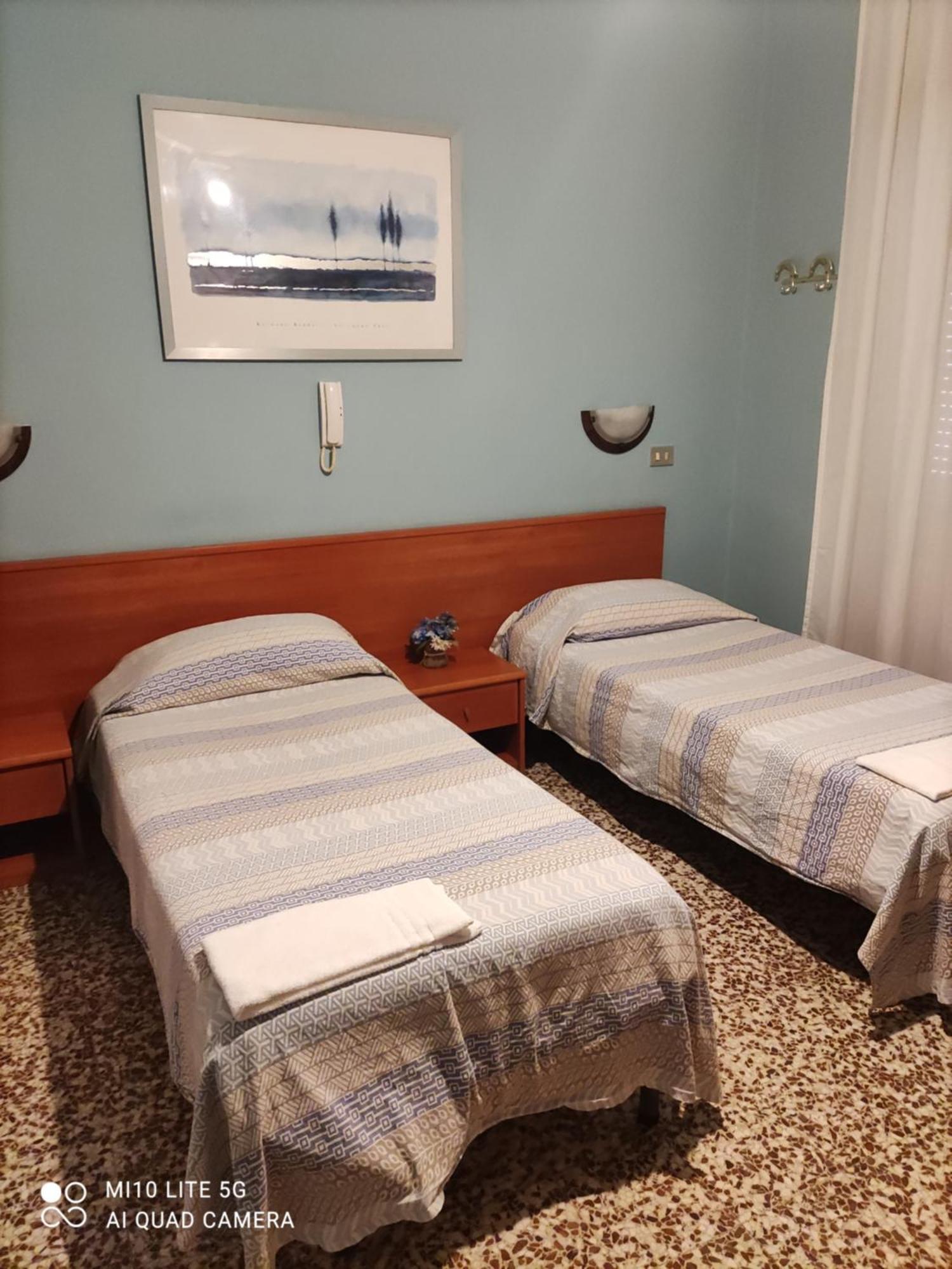 Hostal D'Annunzio House Cesano Boscone Exterior photo